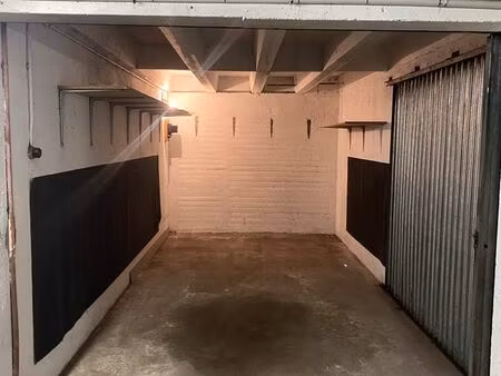 garage box fermé 15m2 les minimes