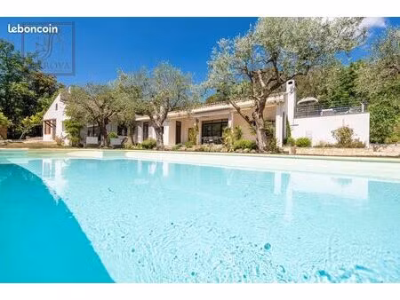 villa 5 pièces 176 m²