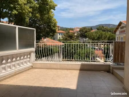 3p de 65m2 avec garnde terrasse bas av des arènes de cimiez