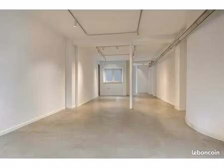 boutique rénovée 91 m² – rue andré del sarte montmartre – idéal mode  déco ou concept stor