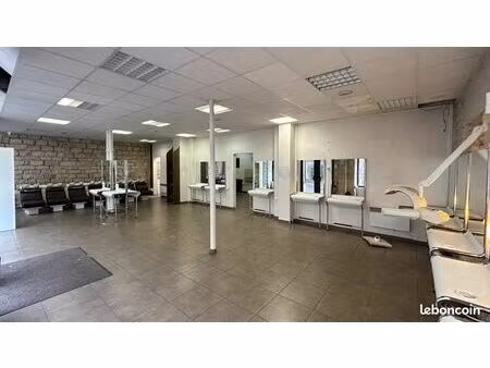 local commercial 223 m² paris
