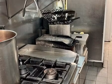 restaurant 50m2  extraction 400  loyer 2000