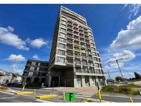 appartement moderne d'une chambre à coucher avec vue panora…