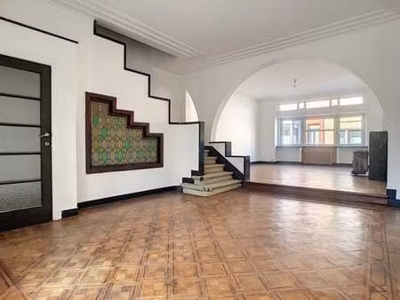 maison unifamiliale de 231 m² avec jardin et garage