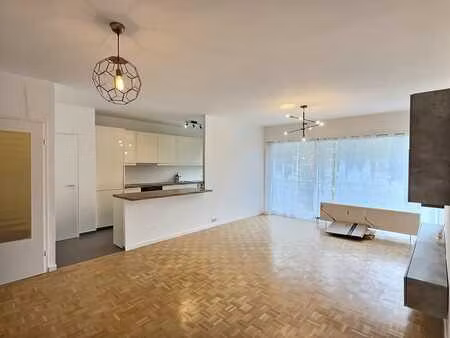 bel appartement 2 chambres avec grande terrasse + 1 garage