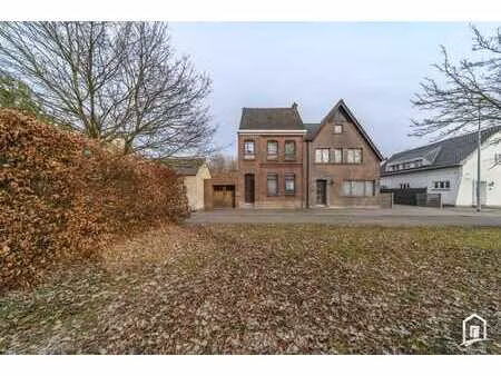 degelijke gezinswoning met tuin en garage in nieuwerkerken