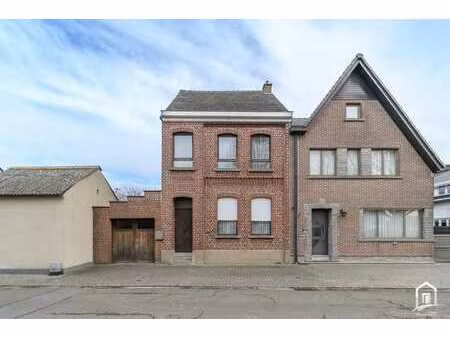 degelijke gezinswoning met tuin en garage in nieuwerkerken