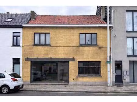 te renoveren woning met drie slaapkamers te koop in eeklo