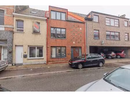 charmant opbrengsteigendom met twee appartementen op topl...