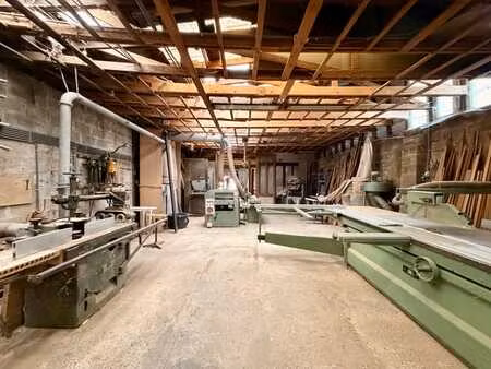 entrepôt de +/- 240 m² idéal pour menuiserie