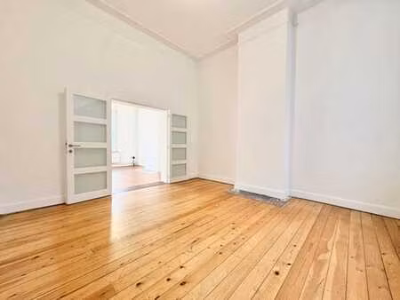 entièrement rénové - haut-plafond - chambre + bureau