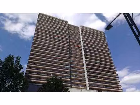 studio à louer à côté de la gare du nord.