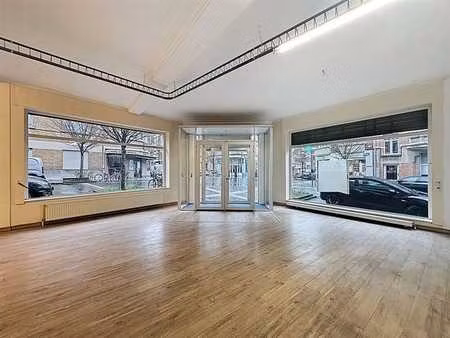 pétillon  rdc commercial de ±100 m² + caves