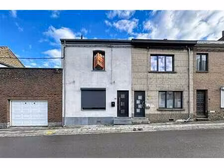 maison unifamiliale + 3 garages + terrain à batir