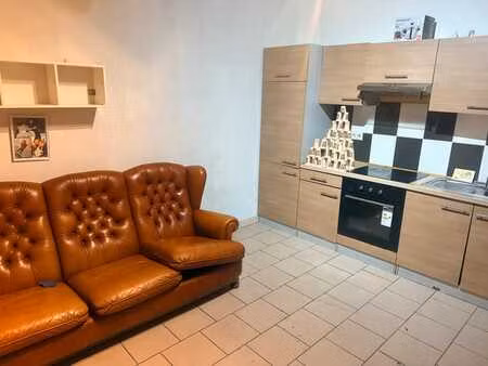 petite maison (duplex): 550€/ch. comprises.