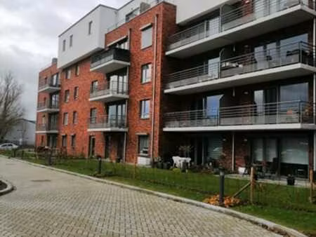 très bel appartement 2 chambres avec park et cave