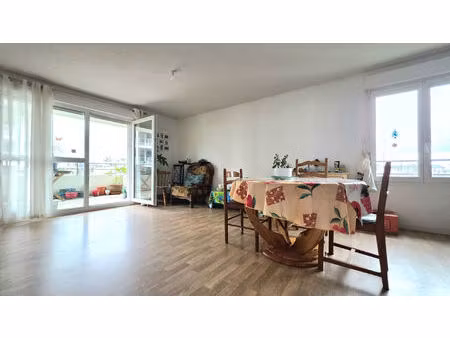 lumineux t3 avec terrasse exposée sud-ouest  à deux pas de la plage