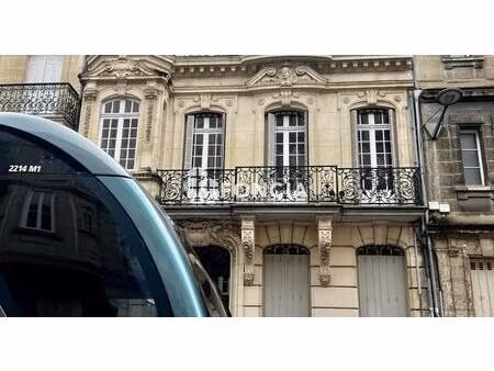 mise en vente : hôtel particulier à bordeaux  dans l'hyper-centre  près de la cathédrale. 