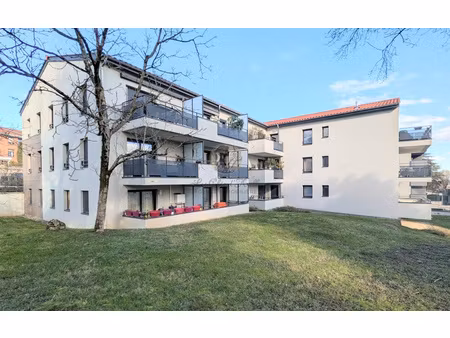 appartement t3 avec terrasse et verdure au coeur de saint-gen
