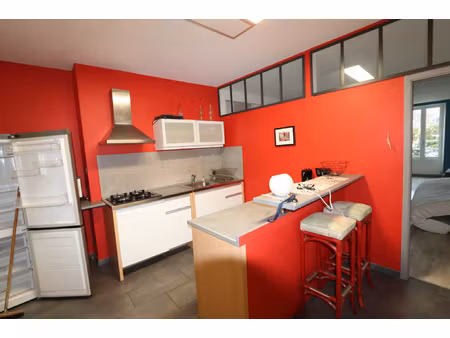 grand studio meublé en plein centre de la charité sur loire