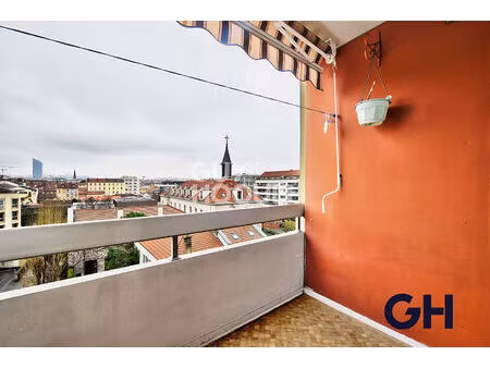 t3 - vue dégagée fourvière - république villeurbanne