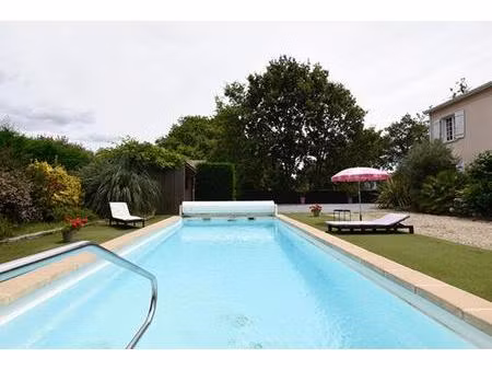 villa de 220 m² - piscine & parc paysager de 1 300 m² - calme absolu à proximité immédiate