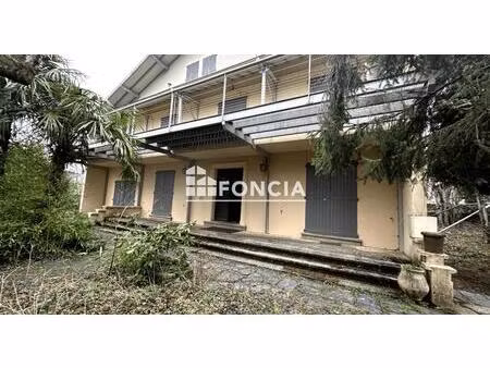 belle maison de caractère au cœur du village de brassac