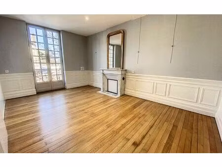 location appartement  m² t-3 à vichy  900 €
