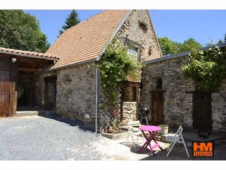 ensemble immobilier avec une maison d'habitation et 2 gîtes