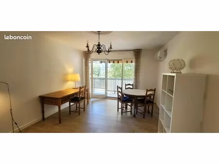 loue t3 meublé 83 m2  centre de grenoble  belle vue  ascenseur  cave  local à vélo et gara