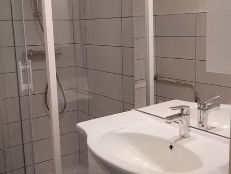 studio 20m² en bon état - avec parking privatif - grenoble
