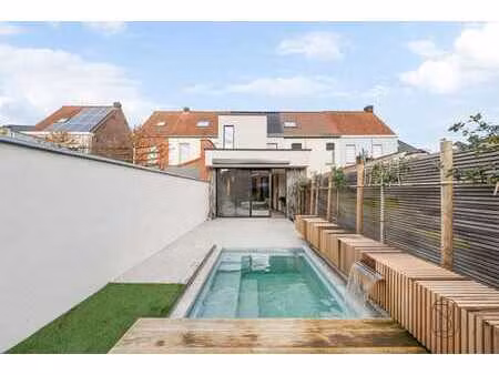 maison neuve de qualité avec une finition élégante