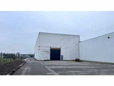 entrepôt avec bureau à louer à europark-nord à saint-nicola