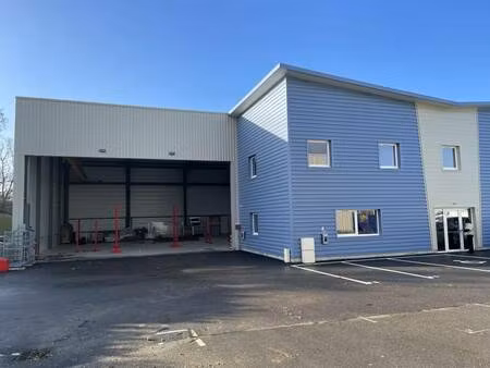 local d'activités à louer