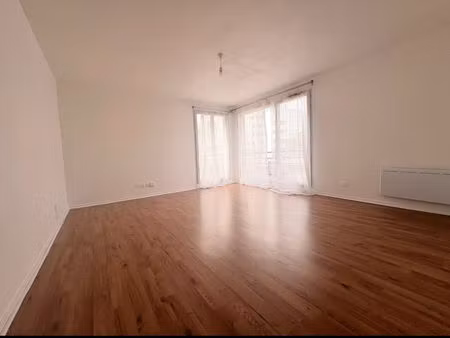 location appartement 3 pièces  60.86m²  cergy