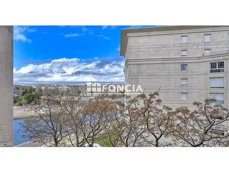 beau t2 lumineux avec terrasse et vue sur le lez