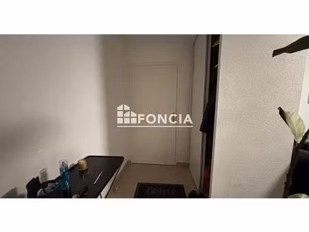 t2 bon état. résidence sécurisée