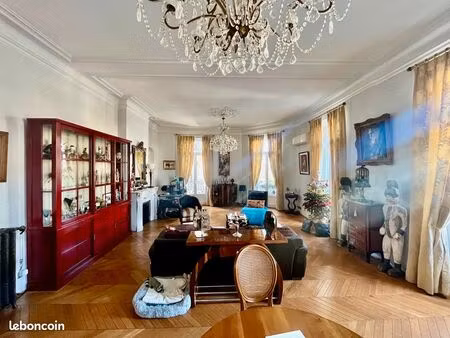 très beau t4 de charme 152 m2 ascenseur 50m place liberté + cave