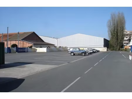 entrepôt et bureaux a louer