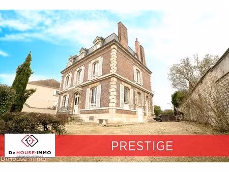 magnifique demeure de charme offrant 300 m²  9 chambres  à deux pas de la gare et du centr