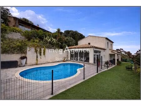 villa  piscine  calme  sans vis-à-vis  lumineux