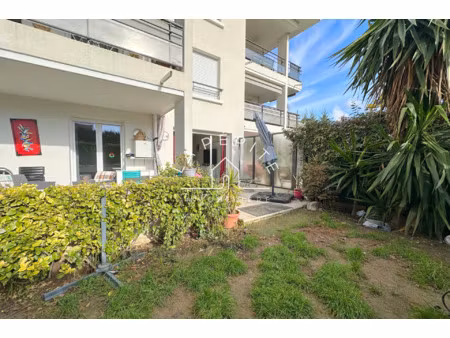 une pépite au plan de grasse - 2 pièces en rdj avec garage.