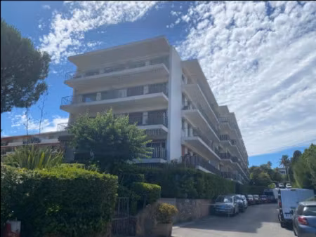studio 25m2 - antibes - quartier est - terrasse - expositio