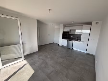 à louer t2 avec extérieur et parking toulouse 31400