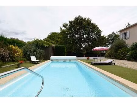 villa de 220 m² - piscine & parc paysager de 1 300 m² - calme absolu à proximité immédiate