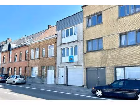 bien de rendement : 2 appartements à rafraîchir (1 chambre).