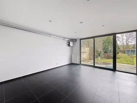 local commercial de plain-pied prêt à l'emploi pour profess…