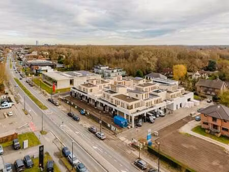 local commercial avec emplacement central sint-martens-latem