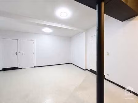 commerce/bureau a louer dans le centre de soignies