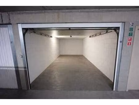 ruime garagebox op steenworp van de haven